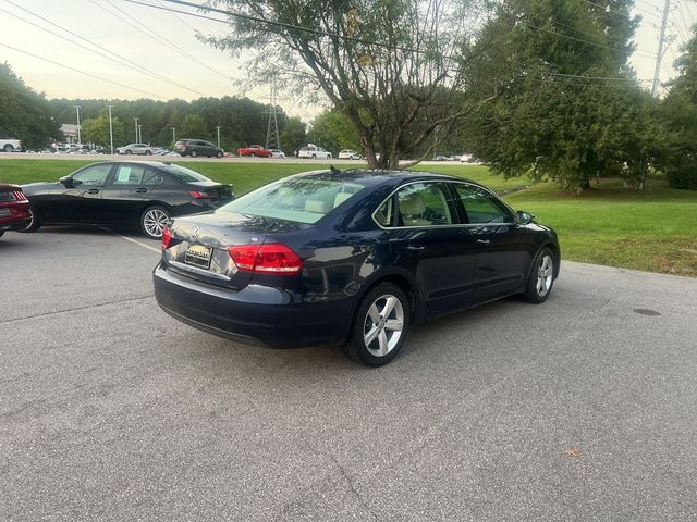 2012 Volkswagen Passat SE Navigation PZEV