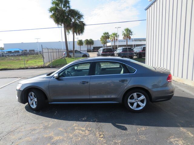 2012 Volkswagen Passat SE Navigation