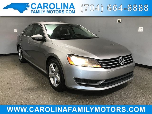 2012 Volkswagen Passat SE Navigation PZEV