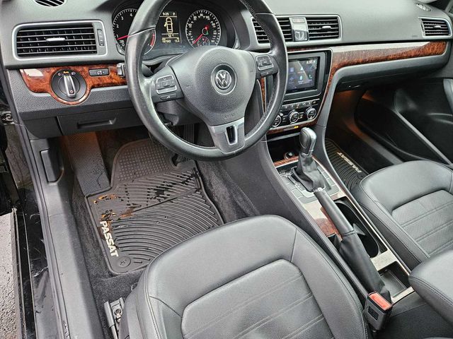 2012 Volkswagen Passat SEL