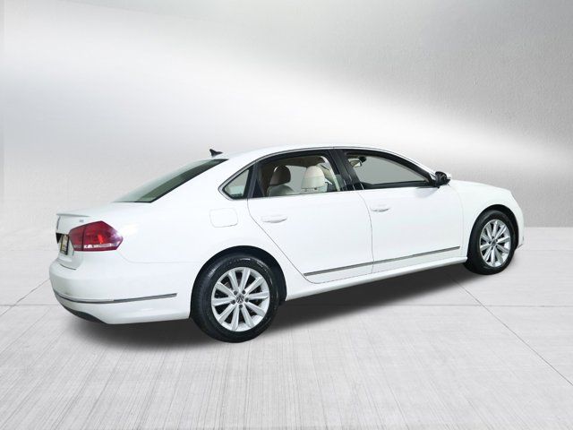 2012 Volkswagen Passat SEL