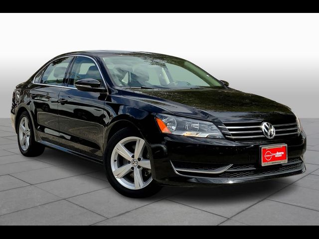 2012 Volkswagen Passat SE Navigation