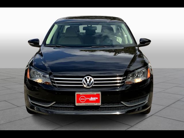 2012 Volkswagen Passat SE Navigation