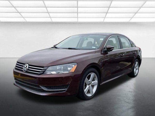 2012 Volkswagen Passat SE Navigation