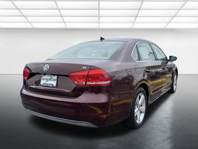 2012 Volkswagen Passat SE Navigation