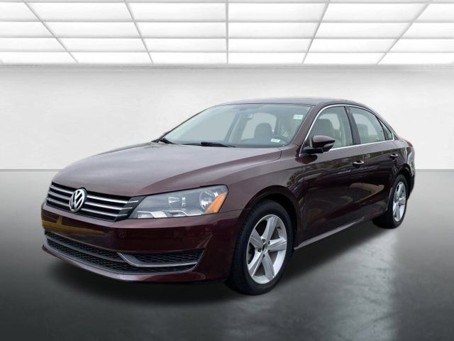 2012 Volkswagen Passat SE Navigation