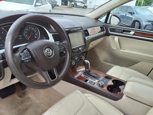 2012 Volkswagen Touareg Lux