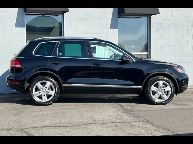 2012 Volkswagen Touareg Lux