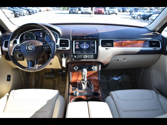 2012 Volkswagen Touareg Lux