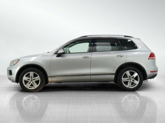 2012 Volkswagen Touareg Lux