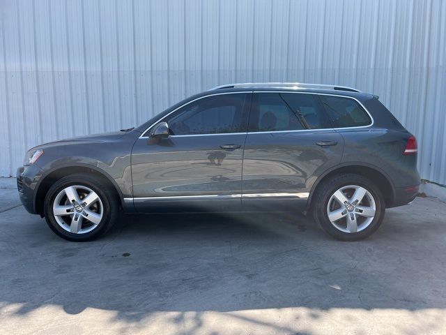 2012 Volkswagen Touareg Lux