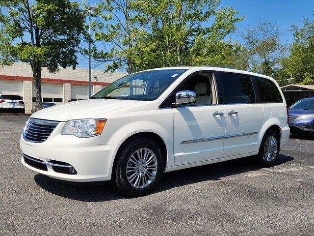 2013 Chrysler Town & Country Touring-L