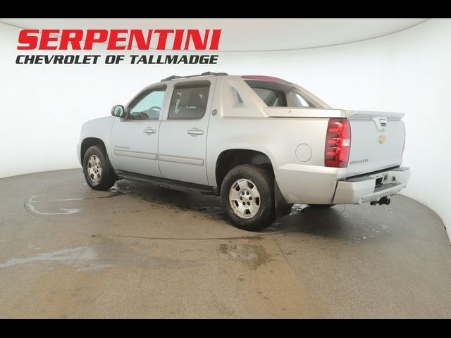 2013 Chevrolet Avalanche LS