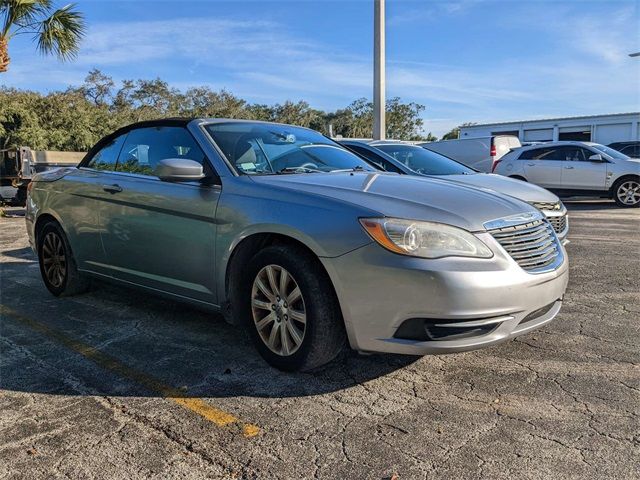 2013 Chrysler 200 Touring