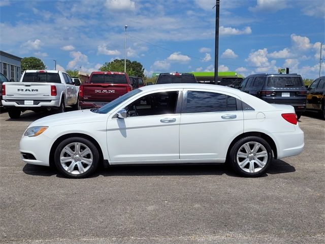 2013 Chrysler 200 Touring