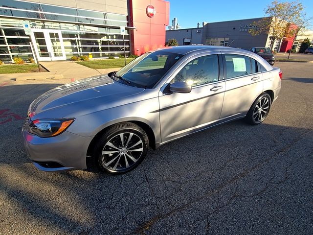 2013 Chrysler 200 Touring