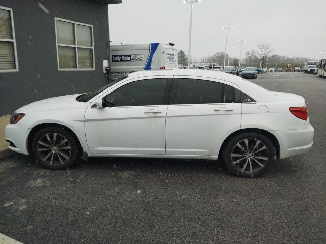 2013 Chrysler 200 Touring