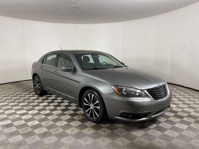 2013 Chrysler 200 Touring