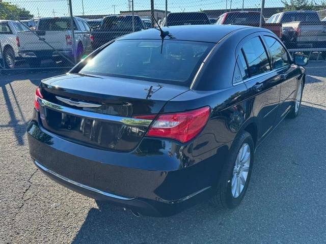 2013 Chrysler 200 Touring