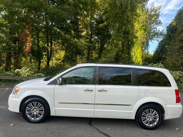 2013 Chrysler Town & Country Touring-L