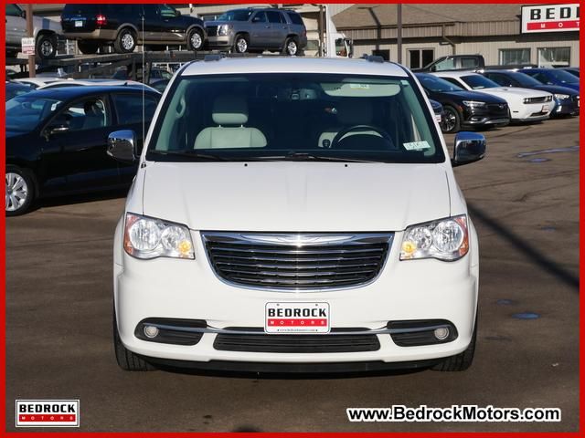 2013 Chrysler Town & Country Touring-L