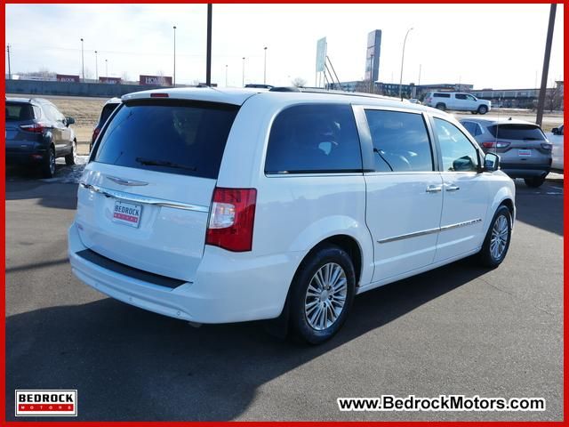 2013 Chrysler Town & Country Touring-L