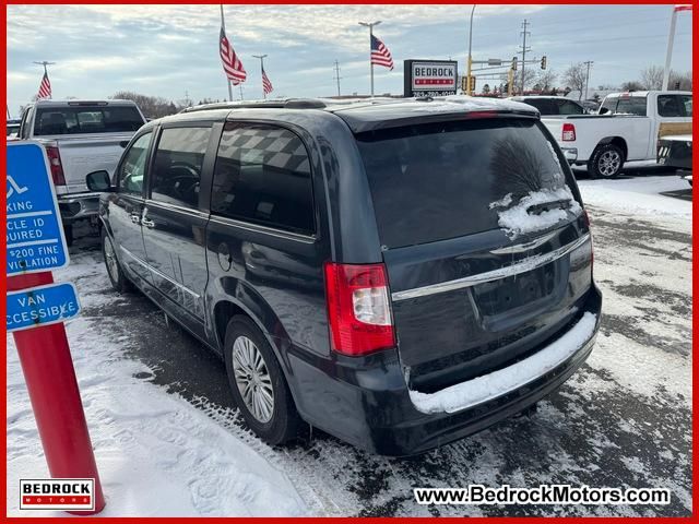 2013 Chrysler Town & Country Touring-L