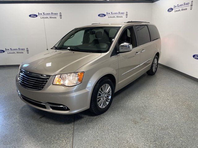 2013 Chrysler Town & Country Touring-L