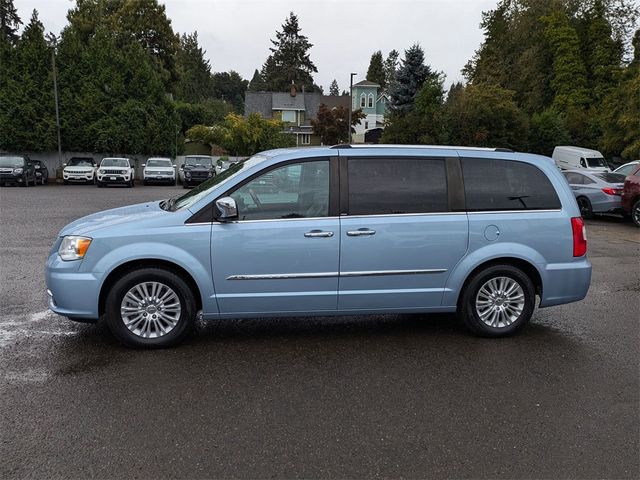 2013 Chrysler Town & Country Limited