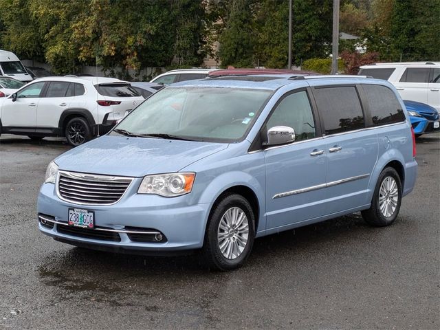 2013 Chrysler Town & Country Limited