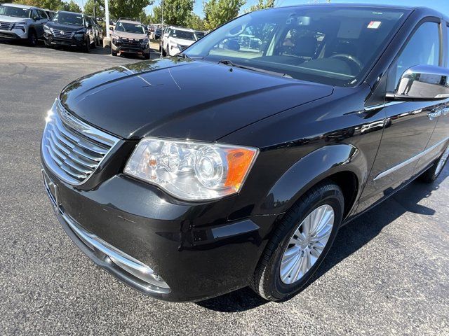 2013 Chrysler Town & Country Limited