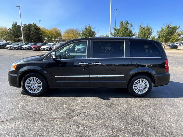 2013 Chrysler Town & Country Limited