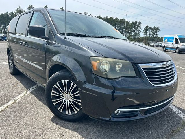 2013 Chrysler Town & Country S
