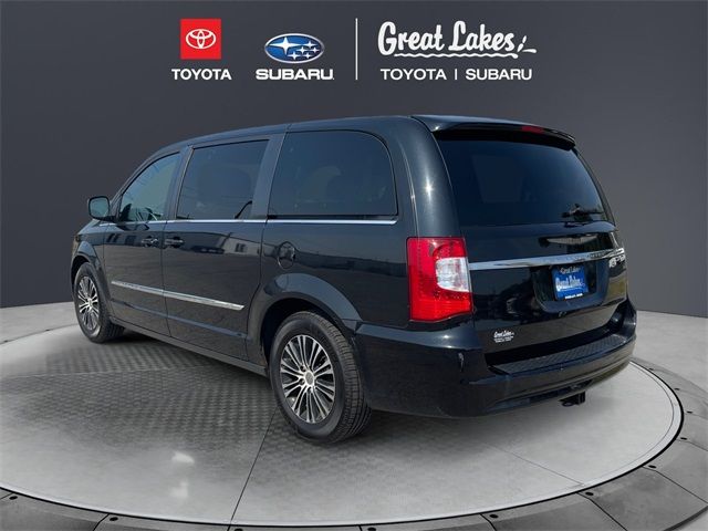 2013 Chrysler Town & Country S