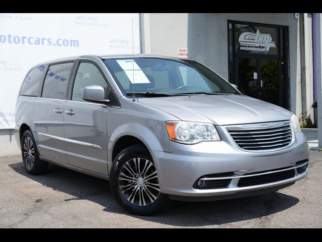 2013 Chrysler Town & Country S