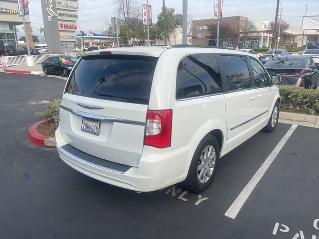 2013 Chrysler Town & Country Touring