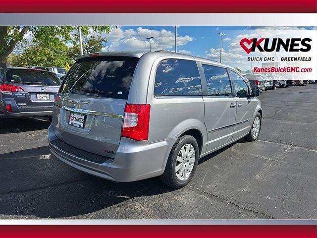 2013 Chrysler Town & Country Touring