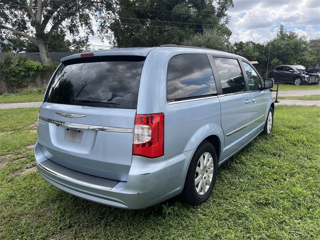 2013 Chrysler Town & Country Touring