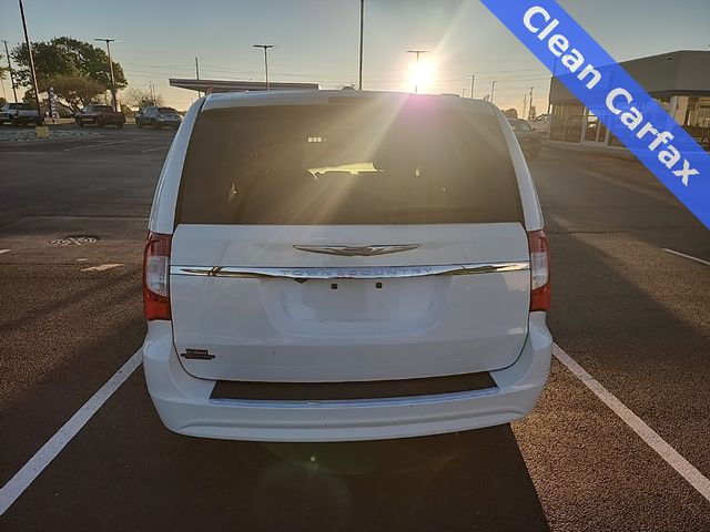 2013 Chrysler Town & Country Touring