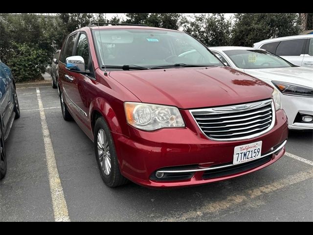 2013 Chrysler Town & Country Touring-L