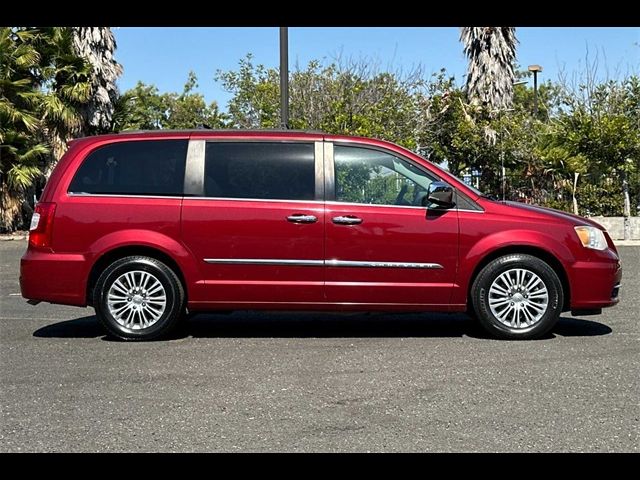 2013 Chrysler Town & Country Touring-L