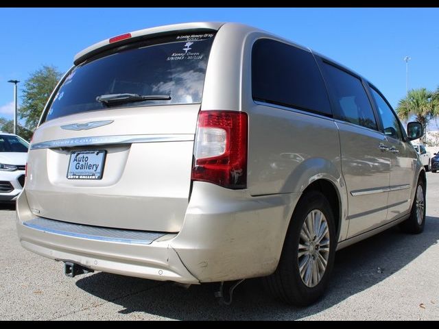 2013 Chrysler Town & Country Touring-L