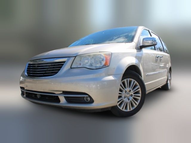 2013 Chrysler Town & Country Touring-L