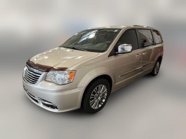 2013 Chrysler Town & Country Touring-L