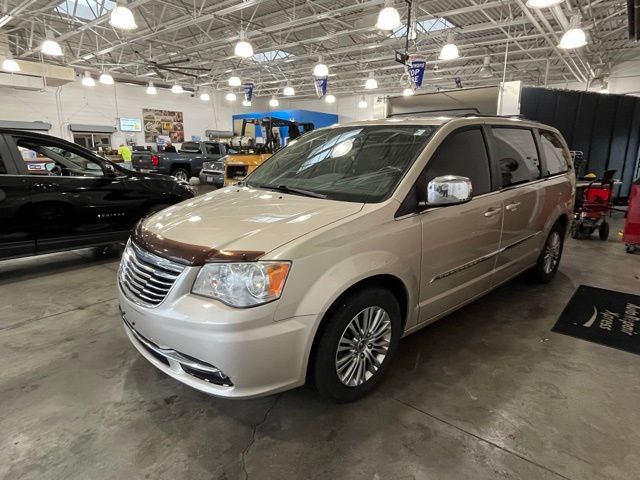 2013 Chrysler Town & Country Touring-L