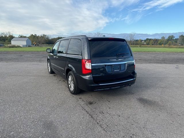 2013 Chrysler Town & Country Touring-L