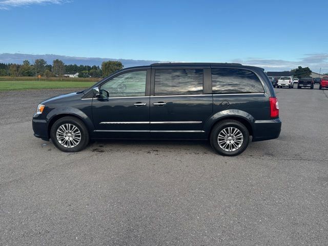 2013 Chrysler Town & Country Touring-L