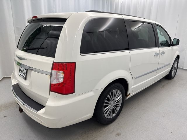 2013 Chrysler Town & Country Touring-L