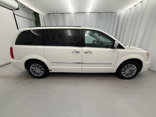 2013 Chrysler Town & Country Touring-L