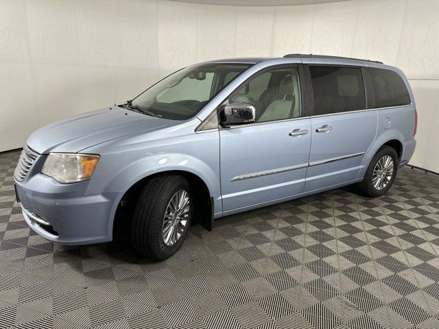 2013 Chrysler Town & Country Touring-L